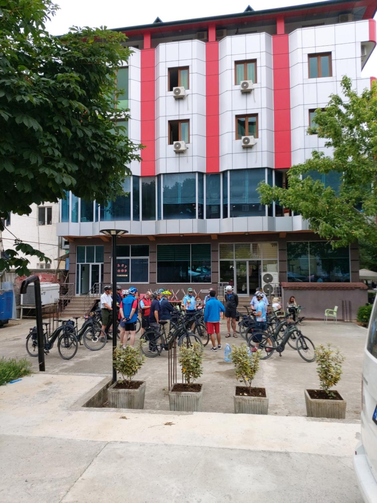 Hotel Piazza Peshkopi Zewnętrze zdjęcie