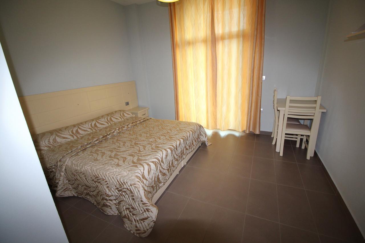 Hotel Piazza Peshkopi Zewnętrze zdjęcie
