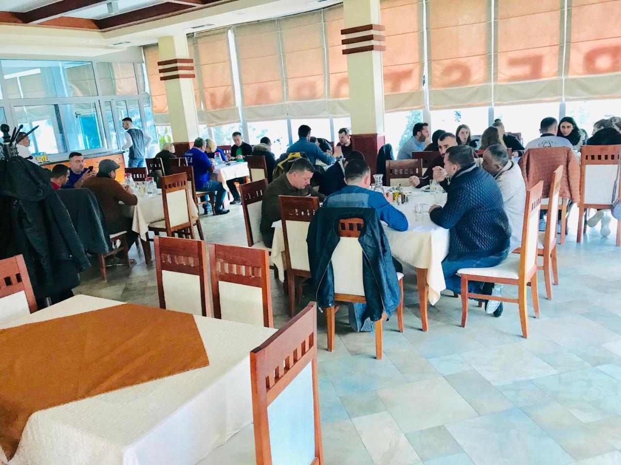Hotel Piazza Peshkopi Zewnętrze zdjęcie