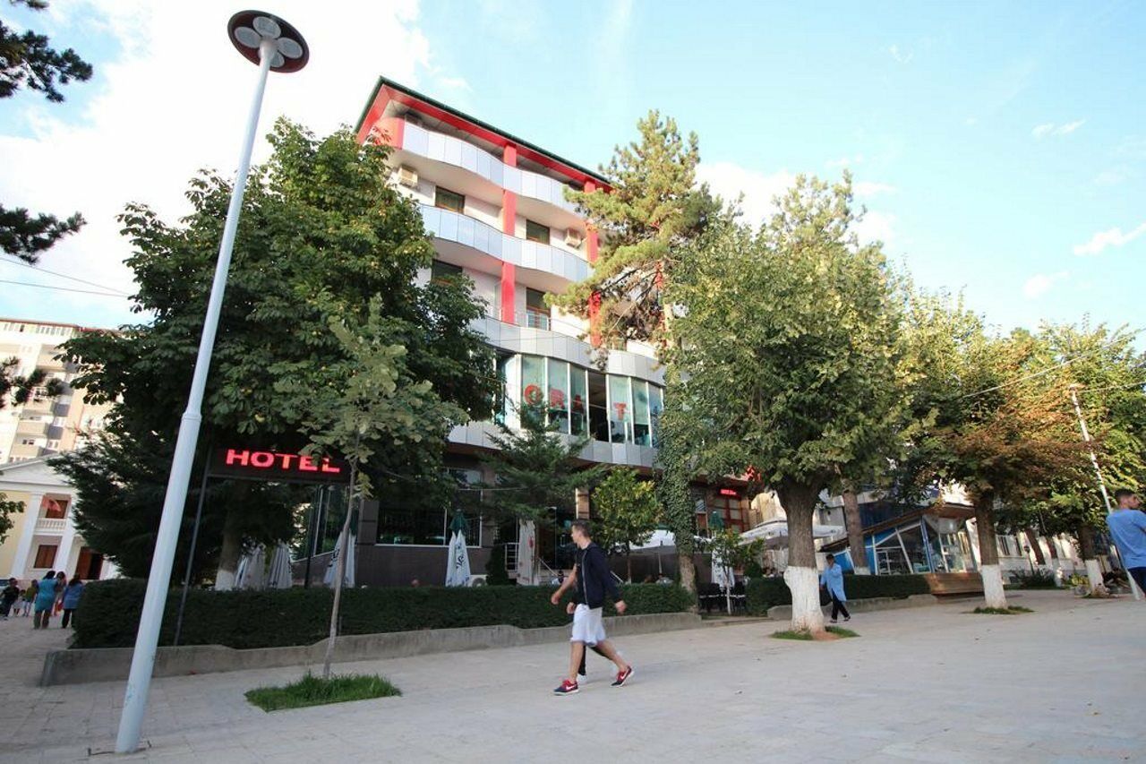 Hotel Piazza Peshkopi Zewnętrze zdjęcie